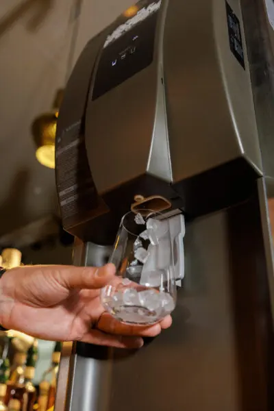 Dispensador de hielo automático Hoshizaki para autoservicio profesional